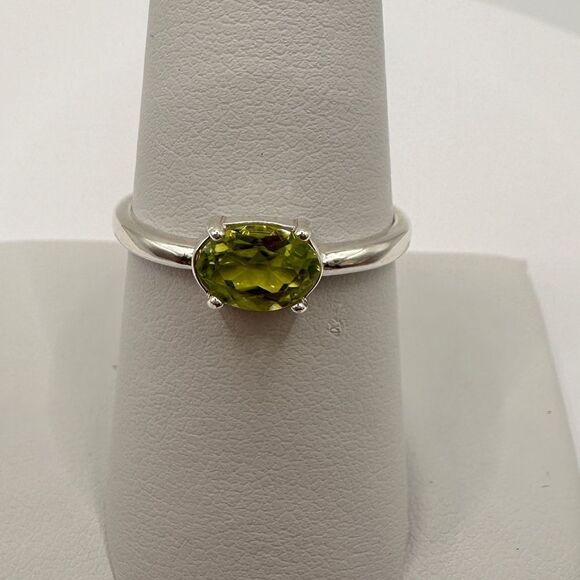 SALE! .88ct genuine peridot solitaire ring in stamped sterling silver! - Picture 3 of 4